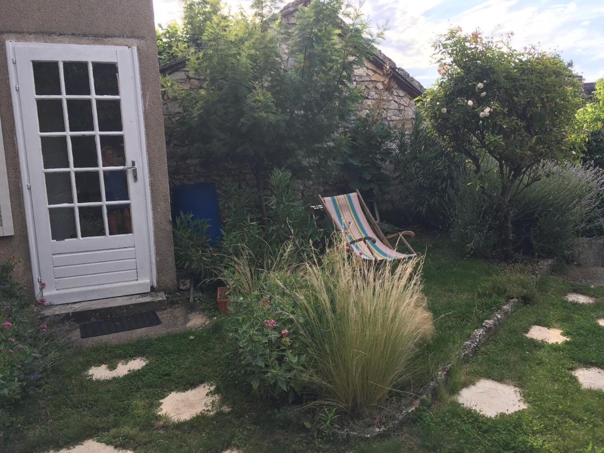 Chez Fred Avec Vue Sur Le Chateau Angles-sur-l'Anglin Bagian luar foto